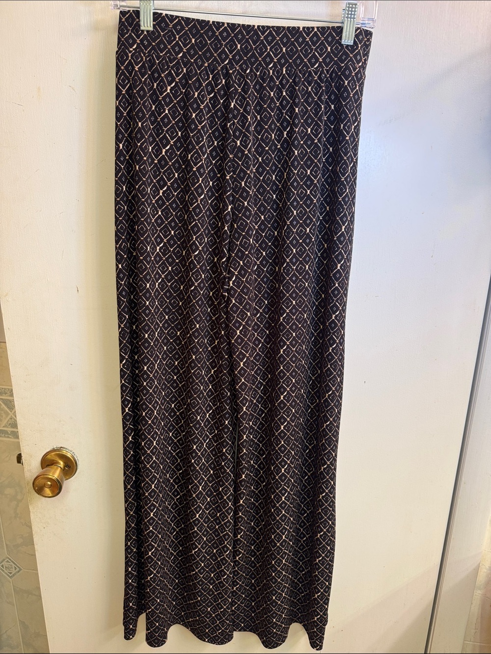 Women’s Black Diamond-Print flowing pant